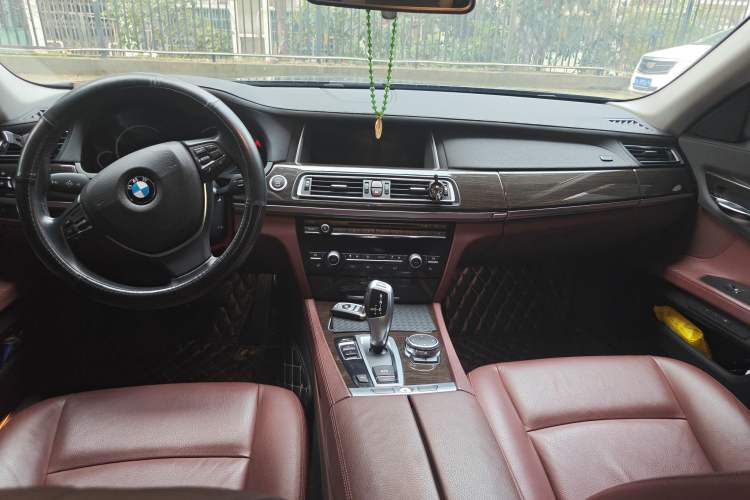 Used BMW 7 Series 2014 730Li Premium Edition Center Console