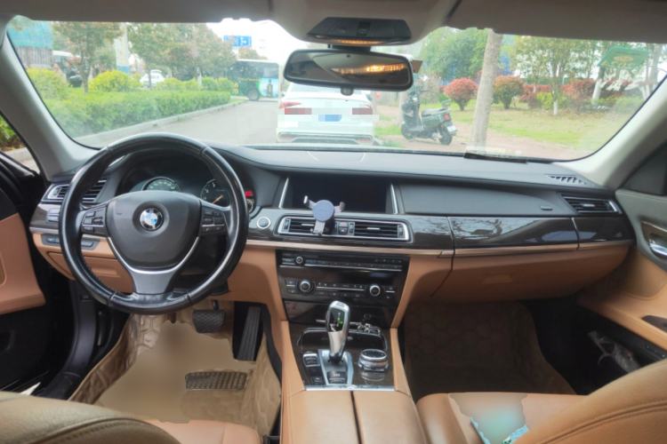 Used BMW 7 Series 2014 730Li Premium Edition Center Console
