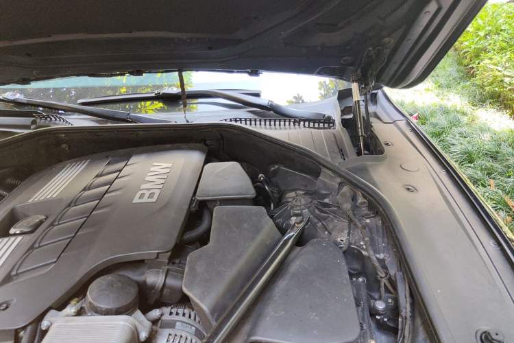 Used BMW 7 Series 2014 730Li Premium Edition Engine Bay Left