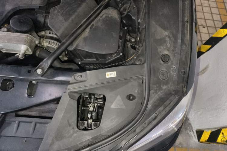 Used BMW 7 Series 2014 730Li Premium Edition Engine Bay Left