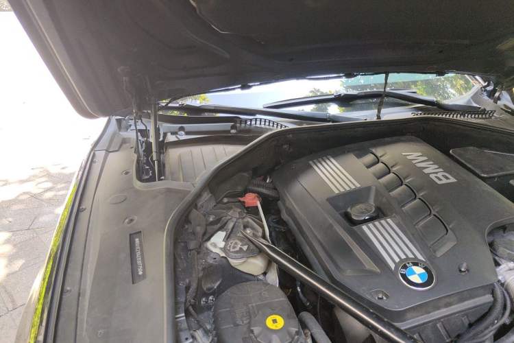 Used BMW 7 Series 2014 730Li Premium Edition Engine Bay Right