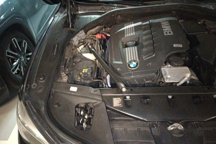 Used BMW 7 Series 2014 730Li Premium Edition Engine Bay Right