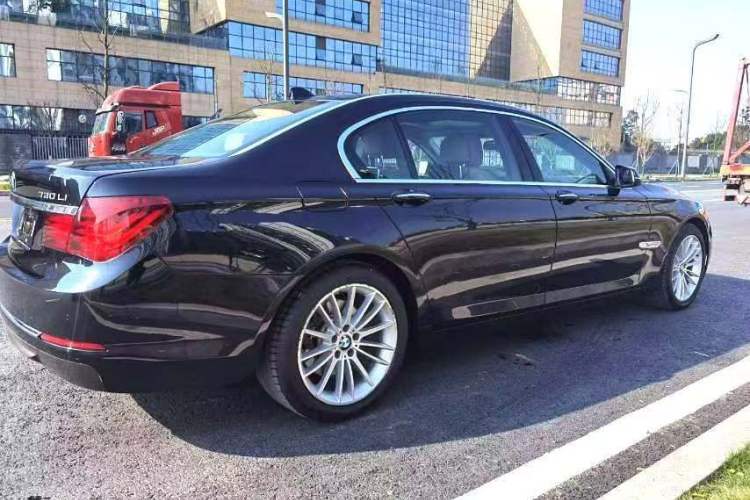 Used BMW 7 Series 2014 730Li Premium Edition Exterior 3