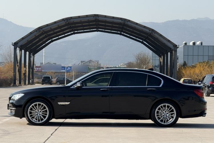 Used BMW 7 Series 2014 730Li Premium Edition Exterior 3