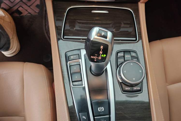 Used BMW 7 Series 2014 730Li Premium Edition Gear Lever