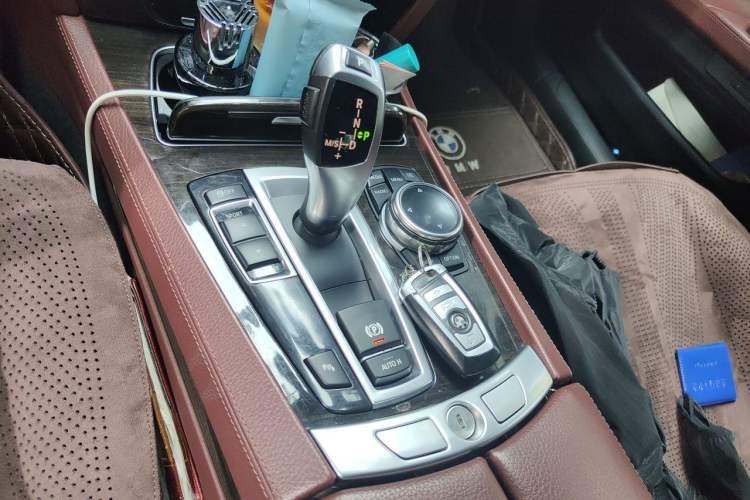 Used BMW 7 Series 2014 730Li Premium Edition Gear Lever