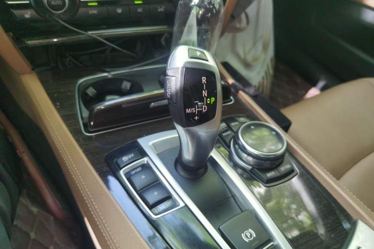 Used BMW 7 Series 2014 730Li Premium Edition Gear Lever
