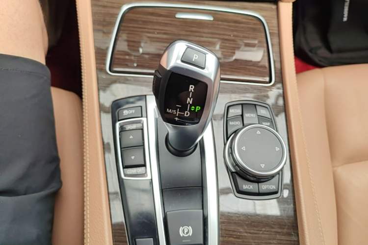 Used BMW 7 Series 2014 730Li Premium Edition Gear Lever