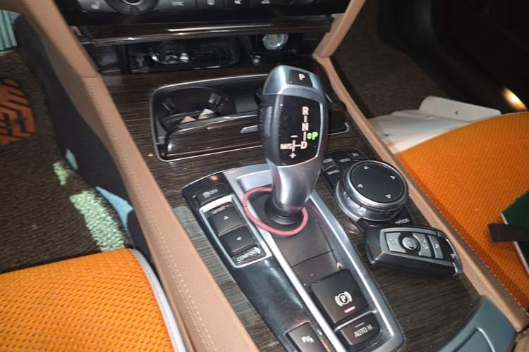 Used BMW 7 Series 2014 730Li Premium Edition Gear Lever
