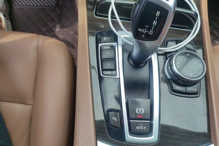 Used BMW 7 Series 2014 730Li Premium Edition Gear Lever