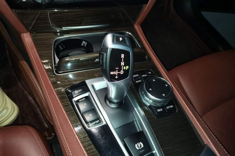 Used BMW 7 Series 2014 730Li Premium Edition Gear Lever
