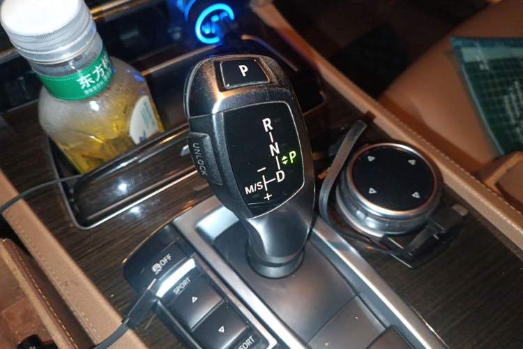 Used BMW 7 Series 2014 730Li Premium Edition Gear Lever