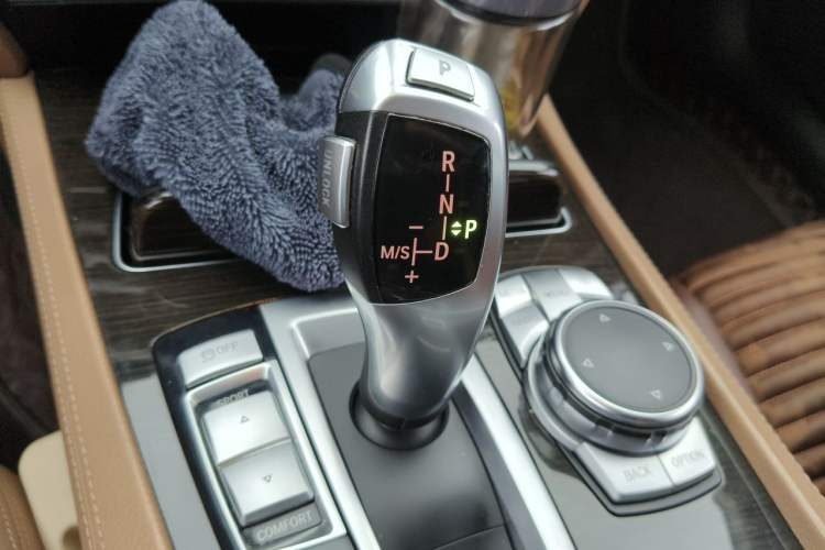 Used BMW 7 Series 2014 730Li Premium Edition Gear Lever