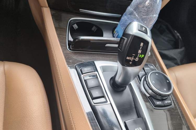 Used BMW 7 Series 2014 730Li Premium Edition Gear Lever