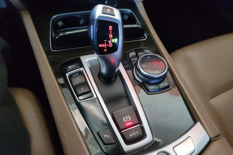 Used BMW 7 Series 2014 730Li Premium Edition Gear Lever