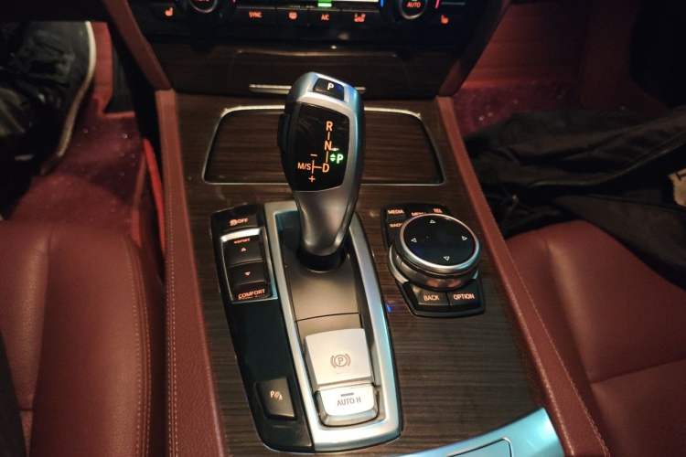 Used BMW 7 Series 2014 730Li Premium Edition Gear Lever
