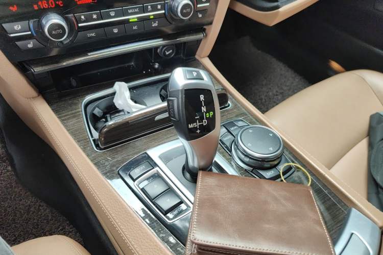 Used BMW 7 Series 2014 730Li Premium Edition Gear Lever
