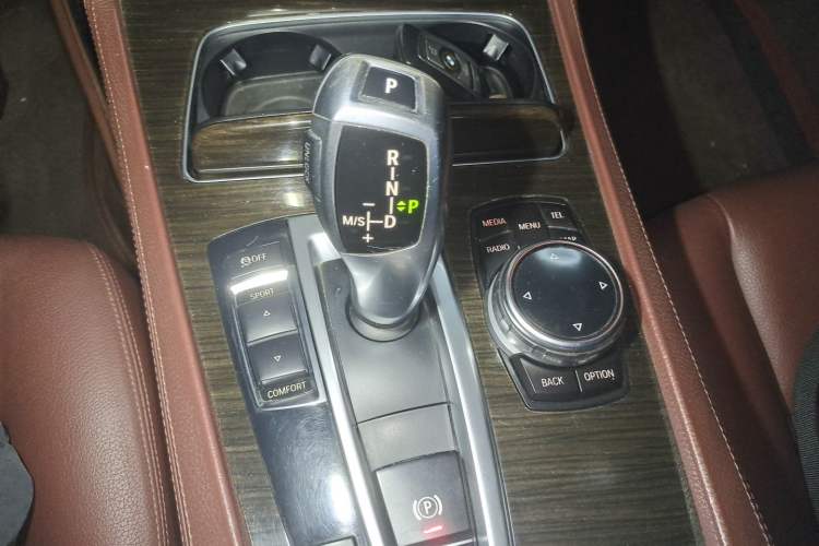 Used BMW 7 Series 2014 730Li Premium Edition Gear Lever