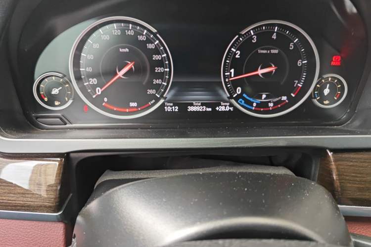 Used BMW 7 Series 2014 730Li Premium Edition Odometer Close Up
