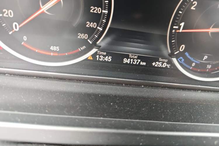 Used BMW 7 Series 2014 730Li Premium Edition Odometer Close Up