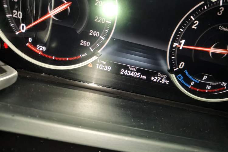 Used BMW 7 Series 2014 730Li Premium Edition Odometer Close Up