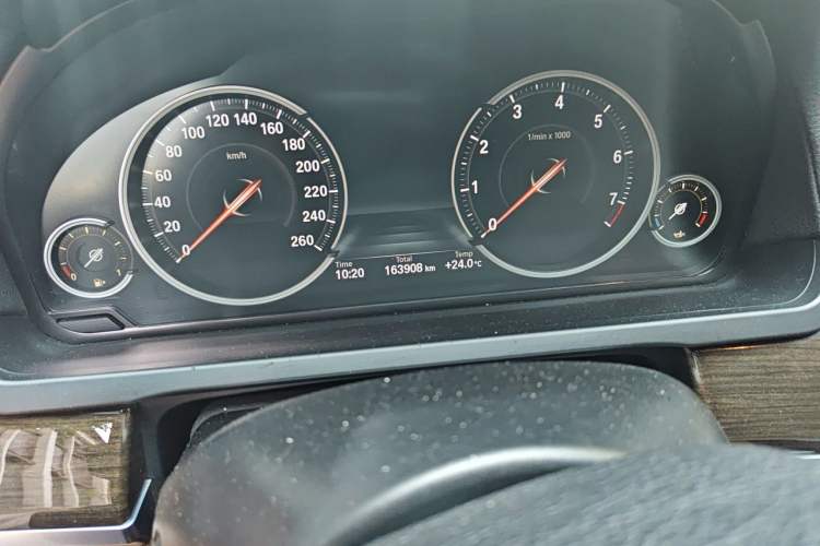 Used BMW 7 Series 2014 730Li Premium Edition Odometer Close Up