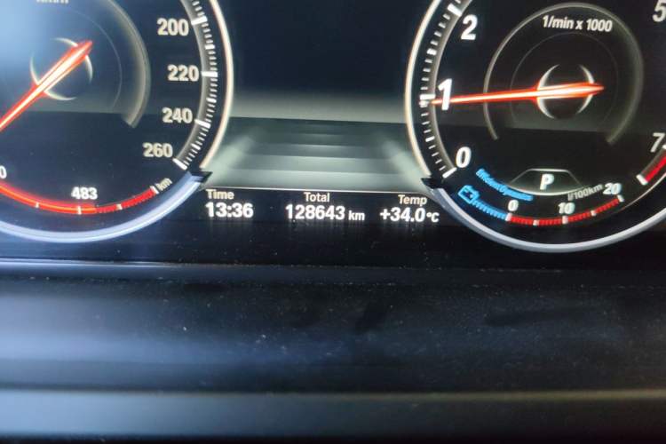 Used BMW 7 Series 2014 730Li Premium Edition Odometer Close Up