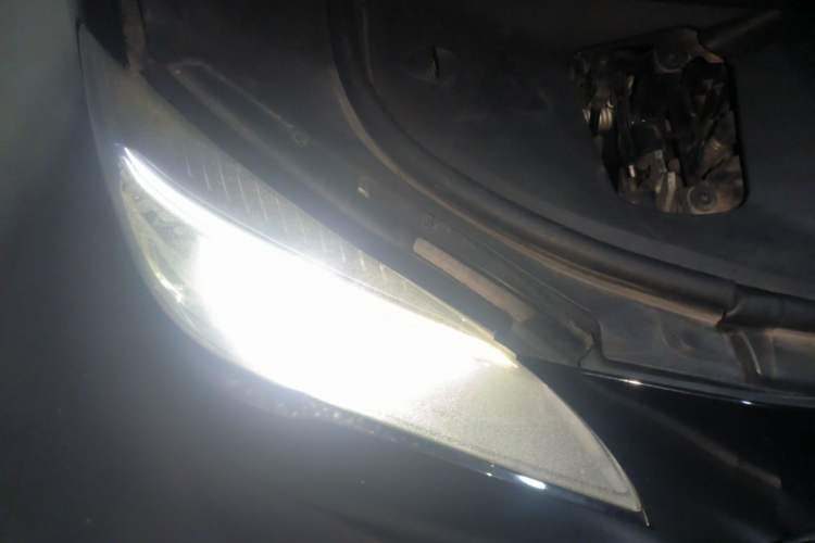 Used BMW 7 Series 2014 730Li Premium Edition Right Front Headlight
