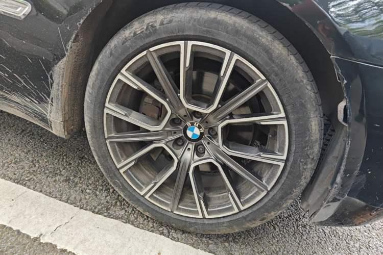 Used BMW 7 Series 2014 730Li Premium Edition Right Front Wheel Hub