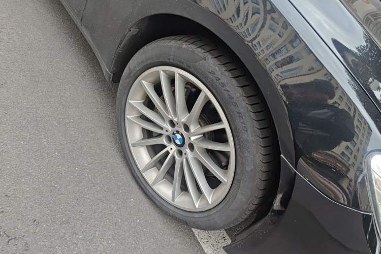 Used BMW 7 Series 2014 730Li Premium Edition Right Front Wheel Hub