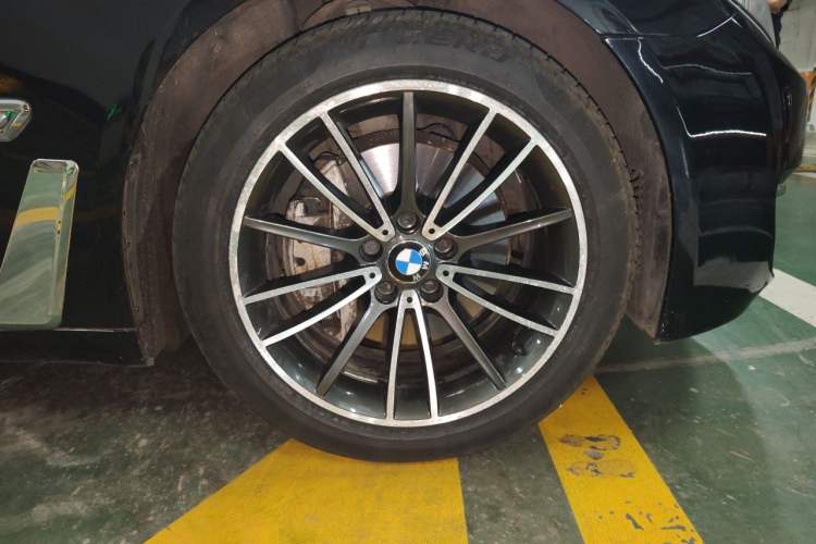 Used BMW 7 Series 2014 730Li Premium Edition Right Front Wheel Hub