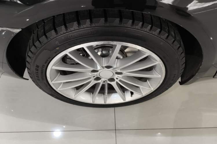 Used BMW 7 Series 2014 730Li Premium Edition Right Rear Wheel Hub