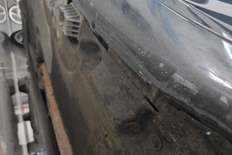 Used BMW 7 Series 2014 730Li Premium Edition Right Side Sill