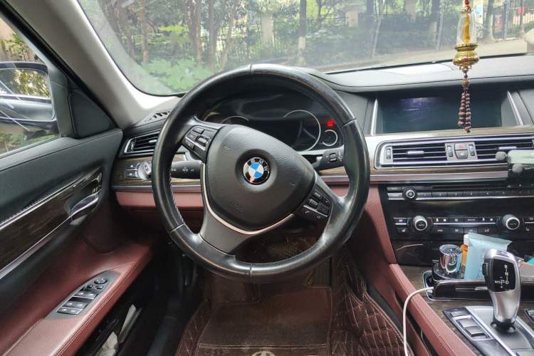 Used BMW 7 Series 2014 730Li Premium Edition Steering Wheel