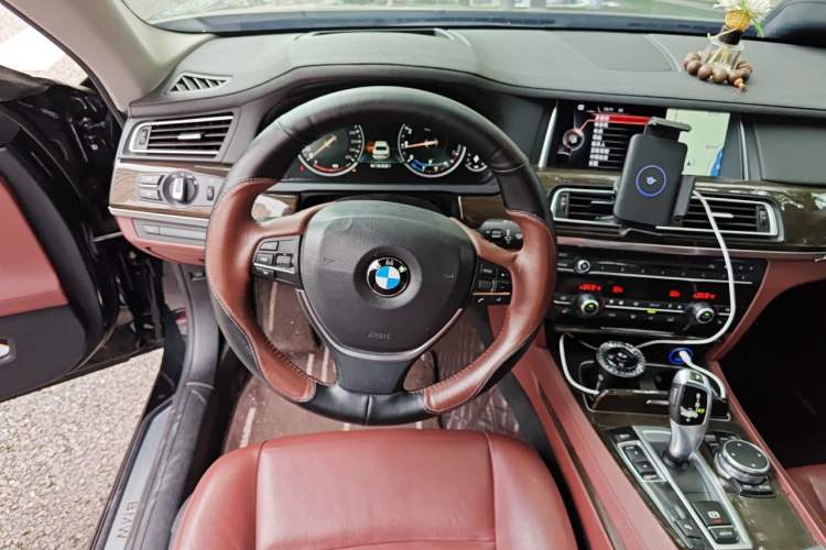Used BMW 7 Series 2014 730Li Premium Edition Steering Wheel
