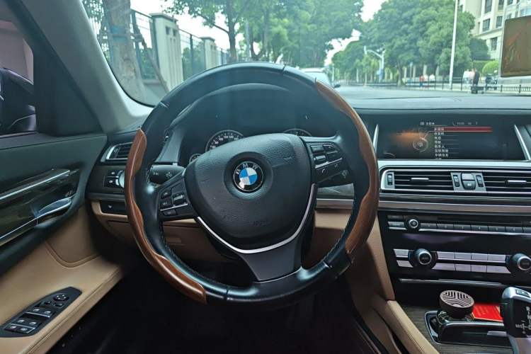 Used BMW 7 Series 2014 730Li Premium Edition Steering Wheel
