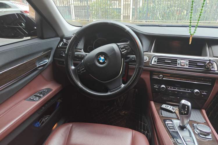 Used BMW 7 Series 2014 730Li Premium Edition Steering Wheel