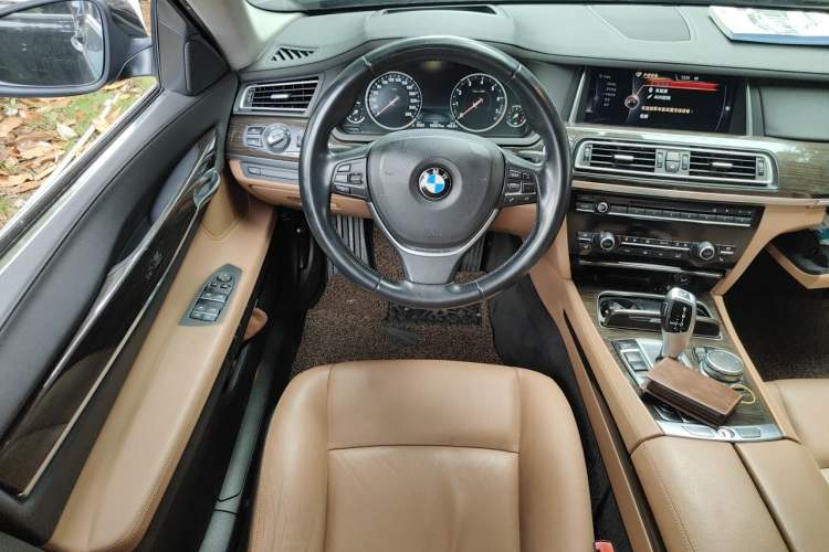 Used BMW 7 Series 2014 730Li Premium Edition Steering Wheel