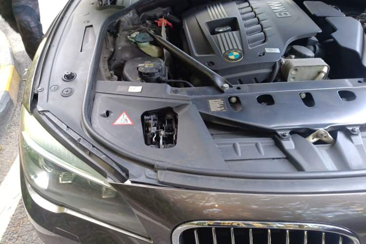 Used BMW 7 Series 2014 730Li Premium Edition Engine Bay Right