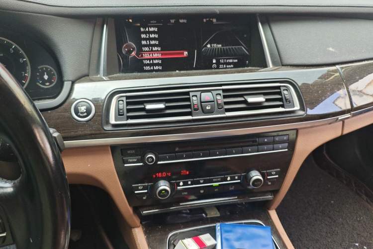 Used BMW 7 Series 2014 730Li Premium Edition Audio And AC Panel