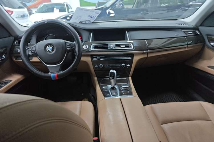Used BMW 7 Series 2014 730Li Premium Edition Center Console
