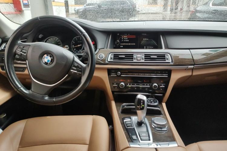 Used BMW 7 Series 2014 730Li Premium Edition Center Console