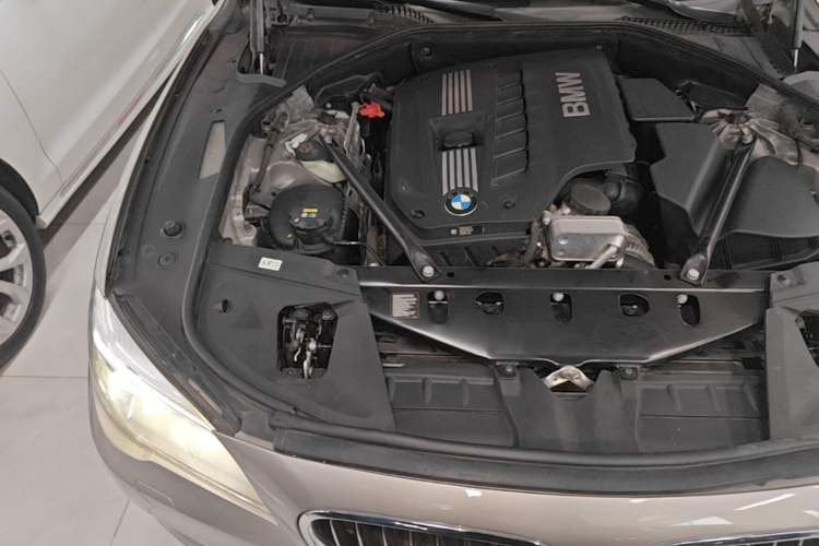 Used BMW 7 Series 2014 730Li Premium Edition Engine Bay Right