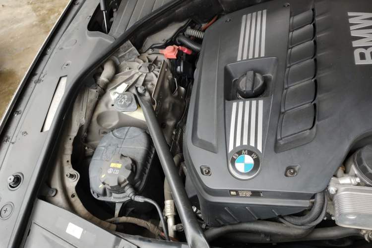 Used BMW 7 Series 2014 730Li Premium Edition Engine Bay Right