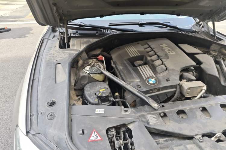 Used BMW 7 Series 2014 730Li Premium Edition Engine Bay Right