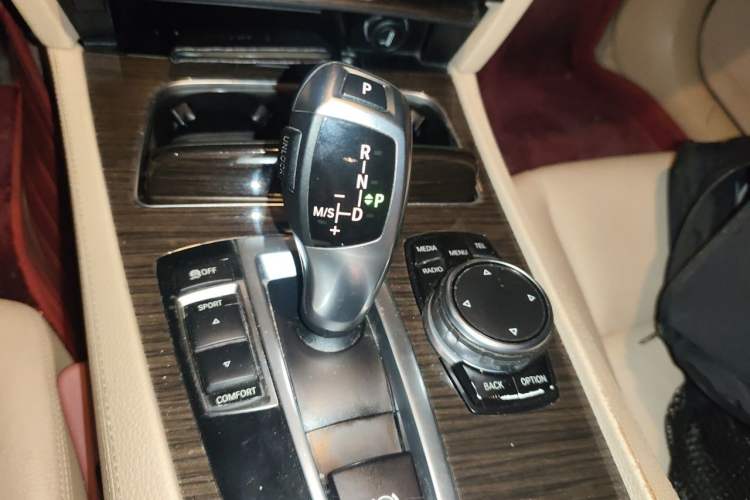 Used BMW 7 Series 2014 730Li Premium Edition Gear Lever