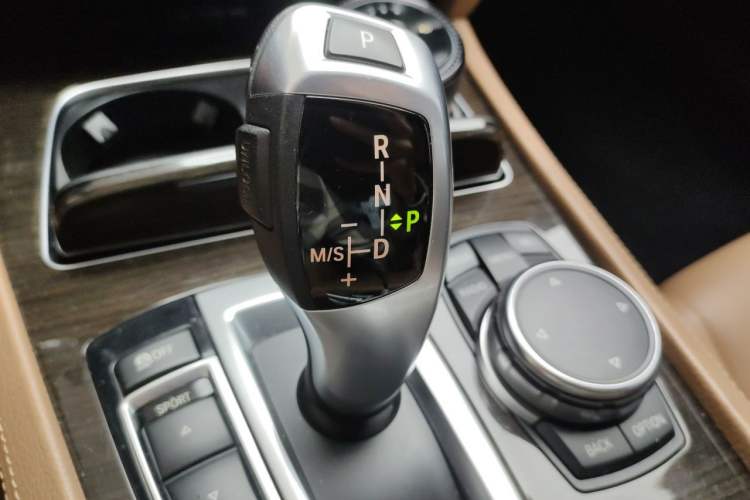 Used BMW 7 Series 2014 730Li Premium Edition Gear Lever
