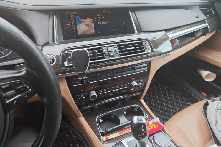 Used BMW 7 Series 2014 730Li Premium Edition Audio And AC Panel