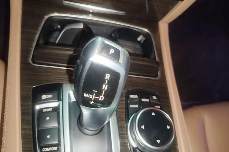 Used BMW 7 Series 2014 730Li Premium Edition Gear Lever