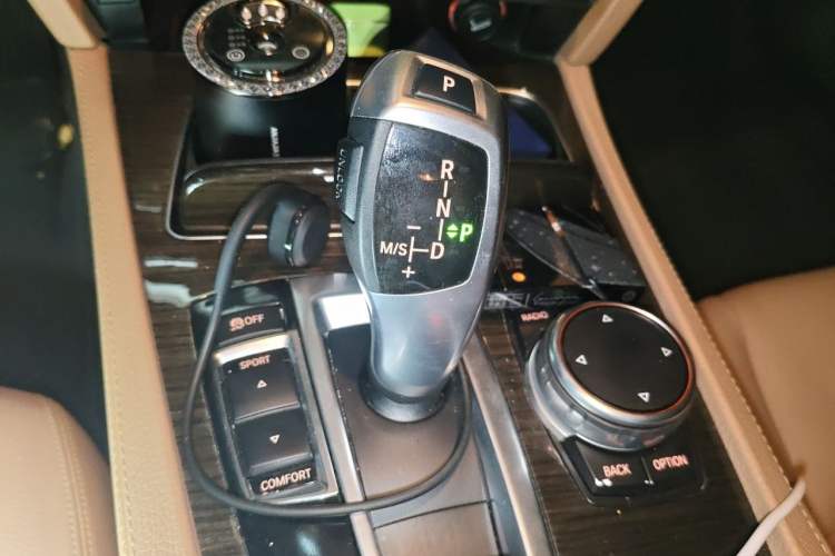 Used BMW 7 Series 2014 730Li Premium Edition Gear Lever